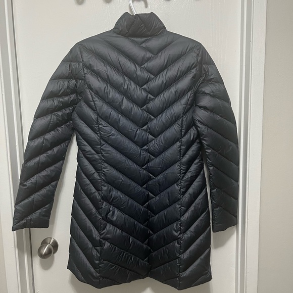 Womens Medium ,Navy , Down filled Patagonia Jacket. 3/4 length - Picture 3 of 5